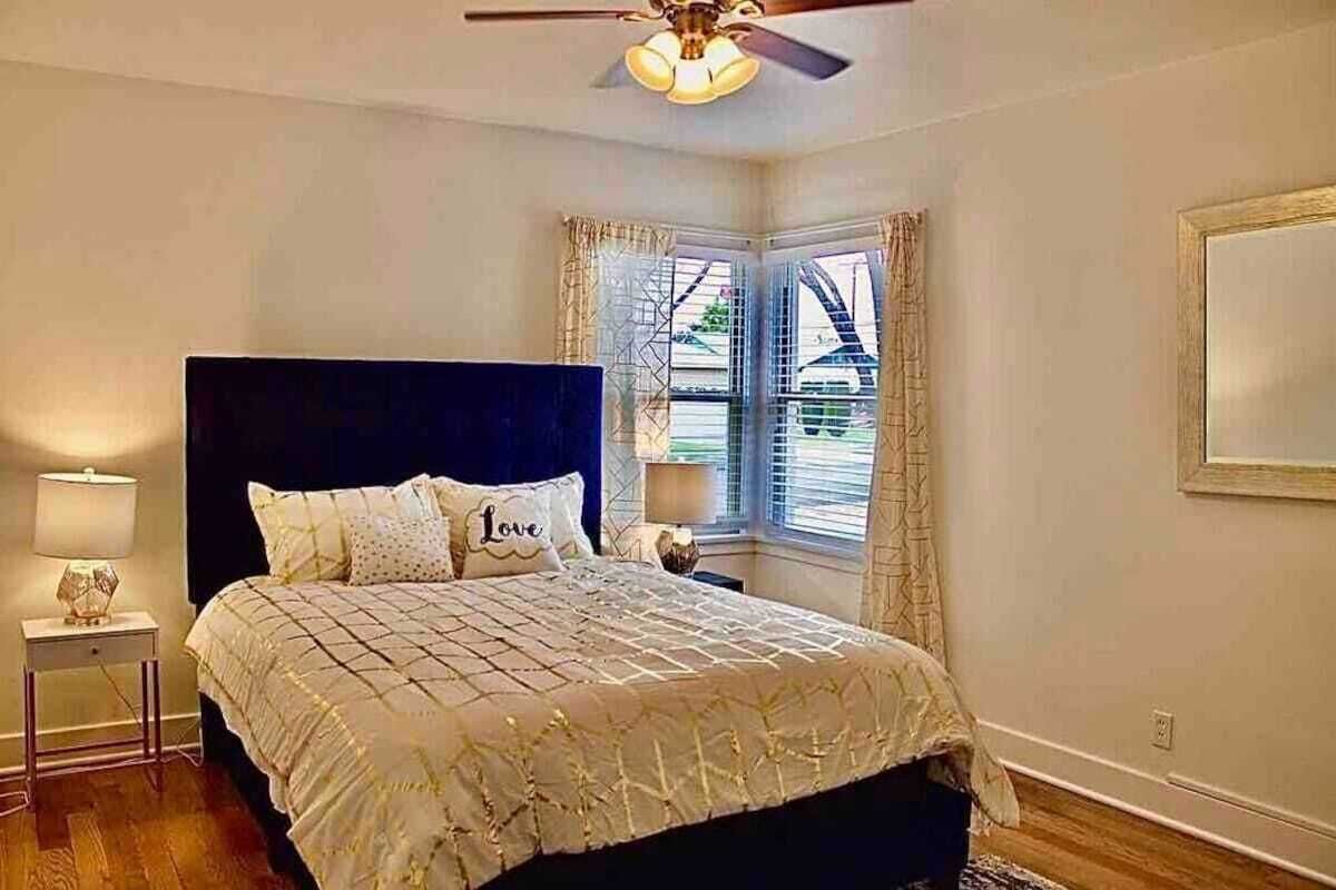 2 chambres, bureau, fer et planche à repasser, lit parapluie