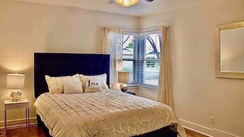 2 chambres, bureau, fer et planche Ă repasser, lit parapluie