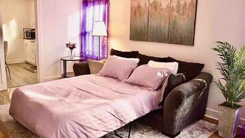 2 bedrooms, desk, iron/ironing board, travel crib