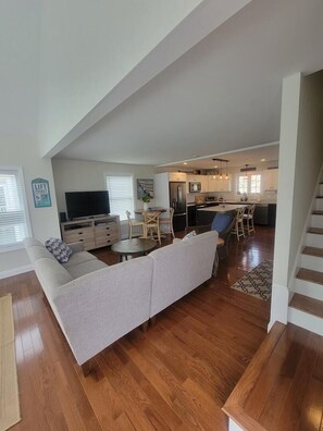 Smart TV, DVD player, books