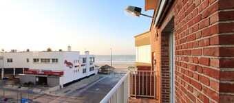 Nice apartment with balcony and sea view