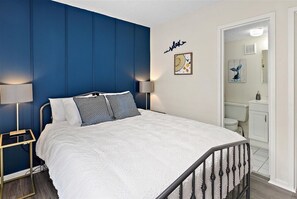 2 bedrooms, iron/ironing board, free WiFi
