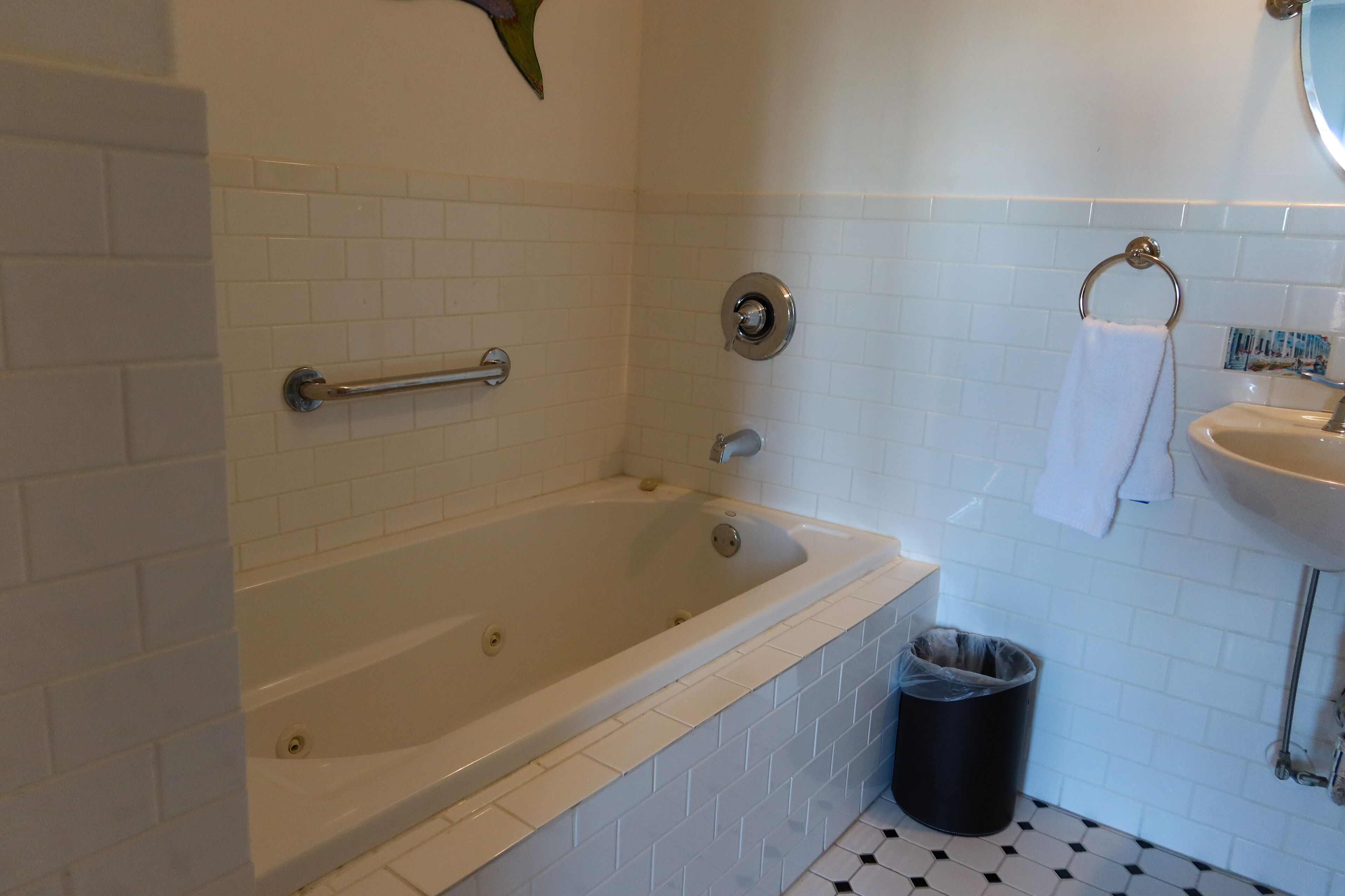 presidential room | bathroom | hair dryer, towels, soap, shampoo