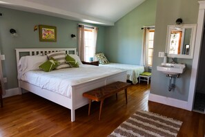 Old Laundry Cottage | Individually decorated, free WiFi, bed sheets