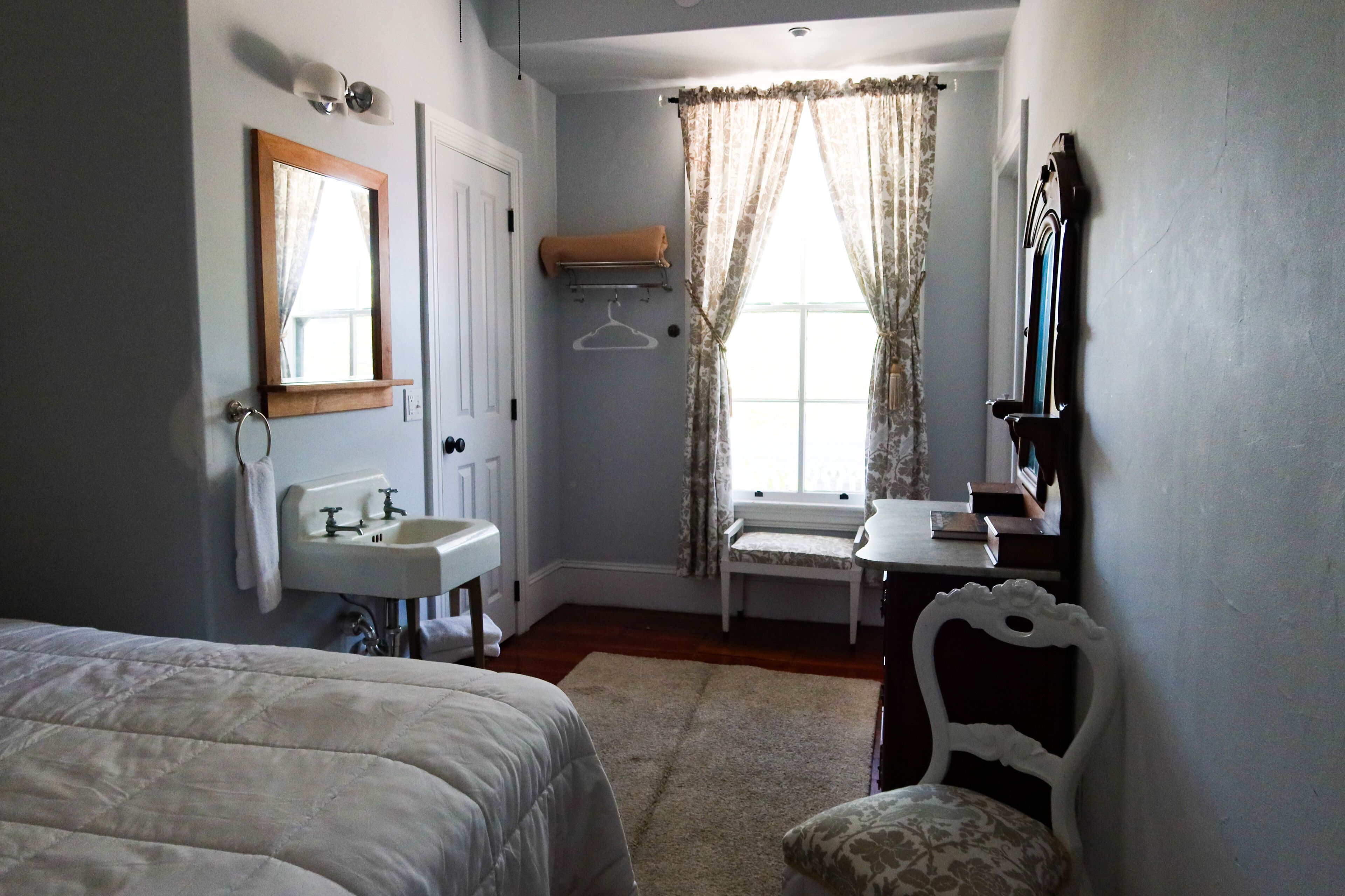 basic room | individually decorated, free wifi, bed sheets