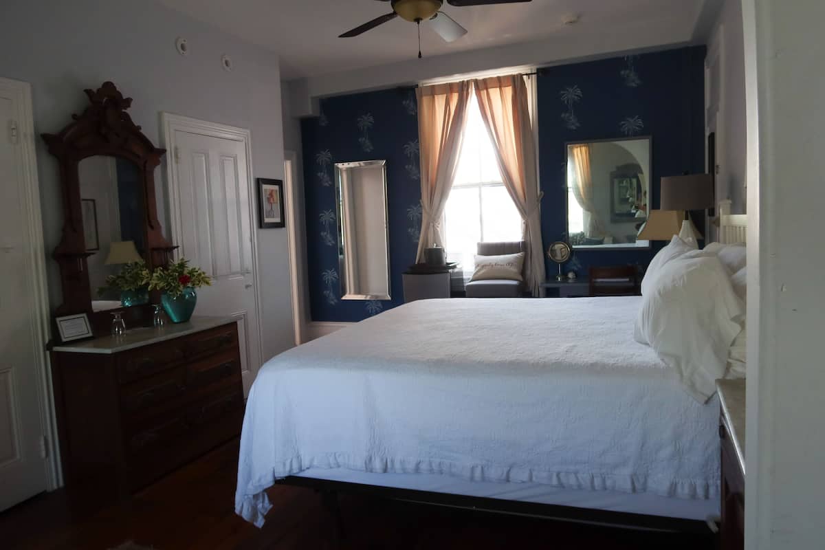 Bridal Suite | Individually decorated, free WiFi, bed sheets