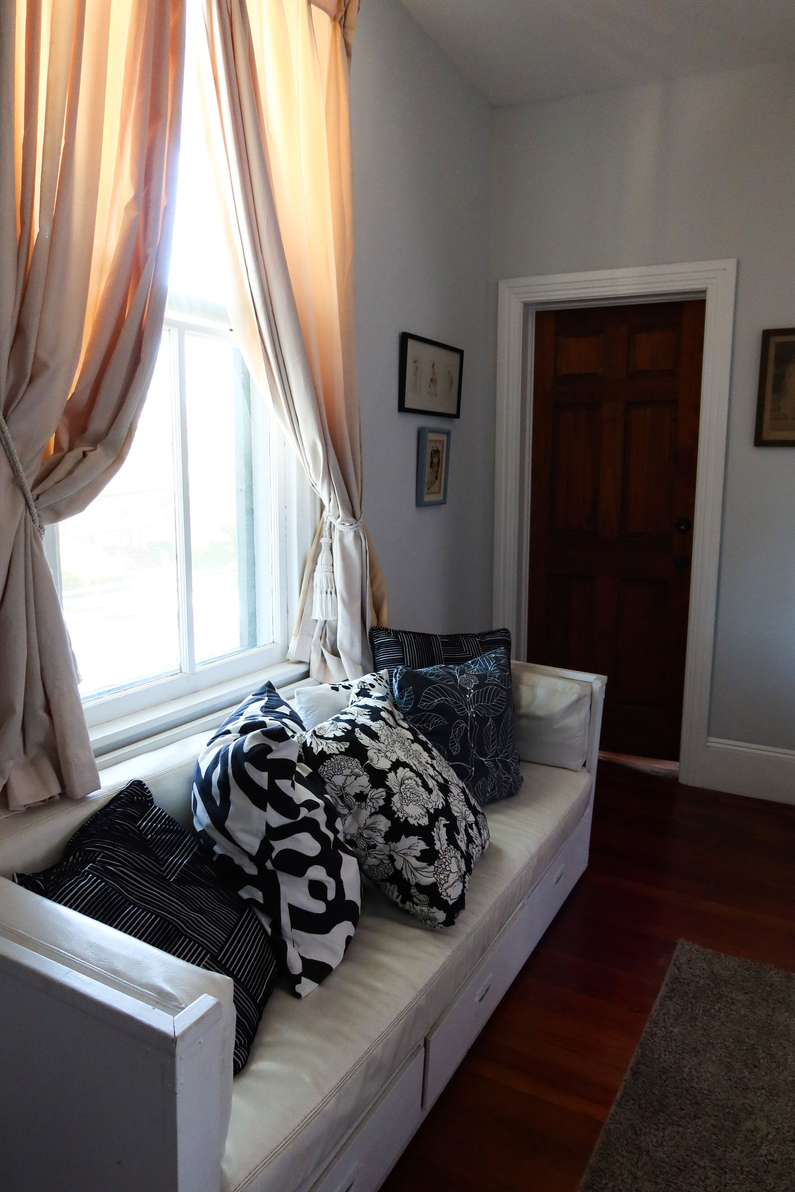 romantic room | individually decorated, free wifi, bed sheets