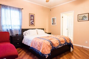 3 bedrooms, desk, iron/ironing board, travel cot