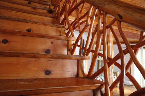 Unique Rustic Ski/Tree House - Game room, Hot tub & Sauna
