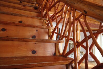 Unique Rustic Ski/Tree House - Game room, Hot tub & Sauna
