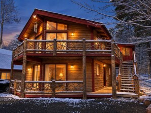 Exterior - Unique Rustic Ski/Tree House - Game room, Hot tub & Sauna (Jay)