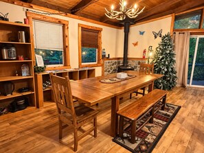 Dining - Unique Rustic Ski/Tree House - Game room, Hot tub & Sauna (Jay)