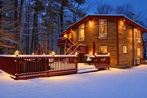 Exterior - Unique Rustic Ski/Tree House - Game room, Hot tub & Sauna (Jay)