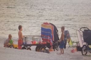 Plage à proximité, chaise longue, serviettes de plage