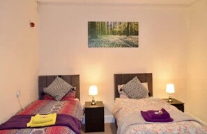 2 chambres, fer et planche à repasser, Wi-Fi, draps fournis