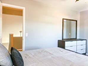 House (5218 Beach Drive B) | Exterior