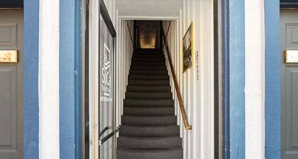 Village Suites Inn. Polar Bear, Perfect Location in the Village, fully equipped downstairs unit