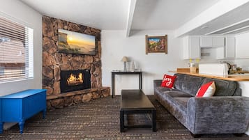 Smart TV y chimenea