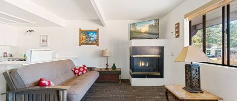 Smart TV, fireplace