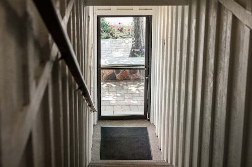 Village Suites Inn American Black Bear Perfect Location In the Village Fully equipped upstairs unit.