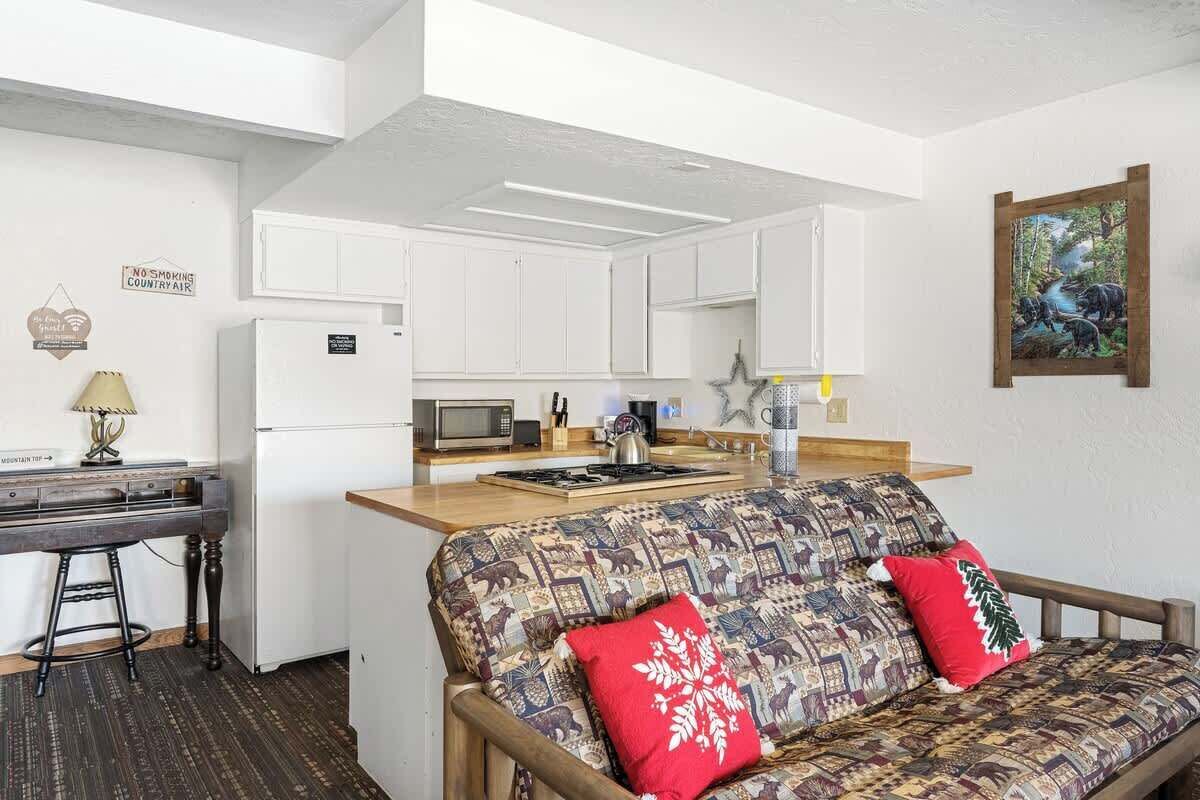 Smart TV, fireplace, offices