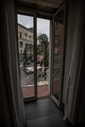 Down duvets, memory-foam beds, free WiFi - B & B DORIA (Naples)