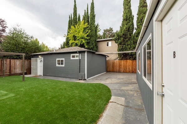 House (2 Bedrooms) | Garden view