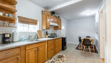 House (2 Bedrooms) | Private kitchen | Fridge, microwave, coffee/tea maker, toaster