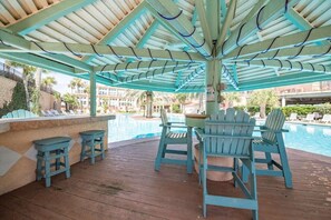 A heated pool - NEW Heated Pool & HOT Tub! King Bed plus W/D (Galveston)