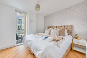 2 bedrooms, desk, iron/ironing board, travel crib