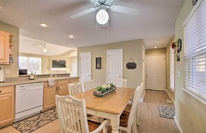 Dining - Private Dock! Waterfront Family Gem in Lake Ozark (Lake Ozark)