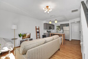 Interior - Bright & Cozy Townhouse  2,600 monthly (St. Petersburg)