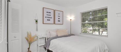 2 bedrooms, iron/ironing board, WiFi, bed sheets