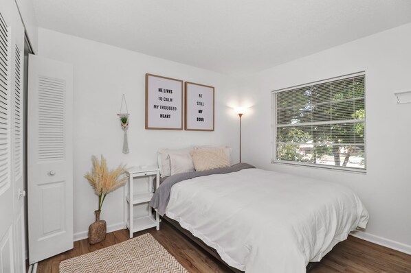 2 bedrooms, iron/ironing board, WiFi, bed sheets