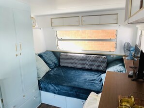 4 habitaciones, tabla de planchar con plancha, wifi y ropa de cama