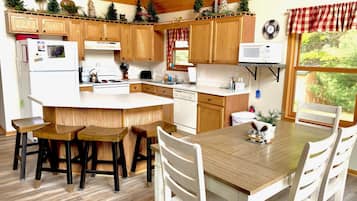 KylskÄp, mikrovÄgsugn, ugn och spishÀll