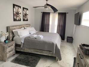 3 bedrooms, desk, iron/ironing board, travel cot