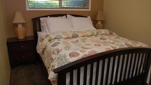 House, Multiple Beds (393 Beach Dr)