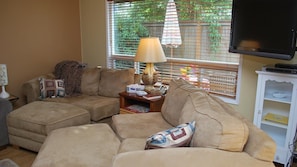 House, Multiple Beds (393 Beach Dr) | Living room | Fireplace