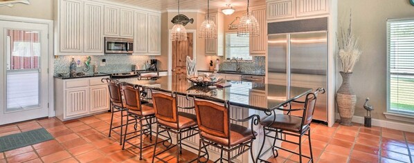 Fridge, microwave, oven, stovetop - Polish Paradise - 3 Bedroom, 2 Bath Barndominium (Port O'Connor)