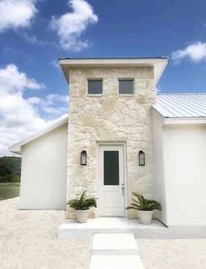 Exterior - AMAZING NEW CONSTRUCTION IN CONCAN!!!  (ConCan)