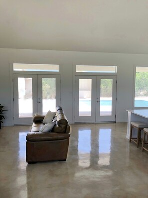 Interior - AMAZING NEW CONSTRUCTION IN CONCAN!!!  (ConCan)