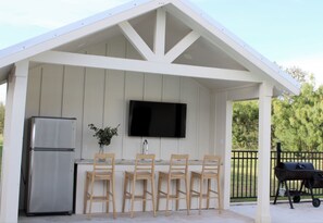 Property grounds - AMAZING NEW CONSTRUCTION IN CONCAN!!!  (ConCan)