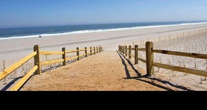 Lavallette Home Steps from Beach! Sleeps 11, 4 BR 2 BA, Beach Tags included