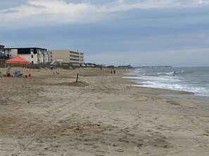 Vlak bij het strand, parasols