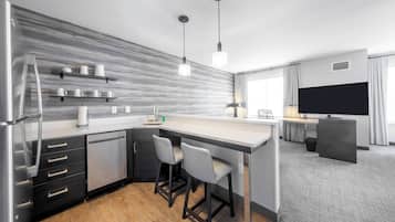 Studio, 1 King Bed with Sofa bed | Living room | 50-inch LED TV with cable channels, TV, Netflix