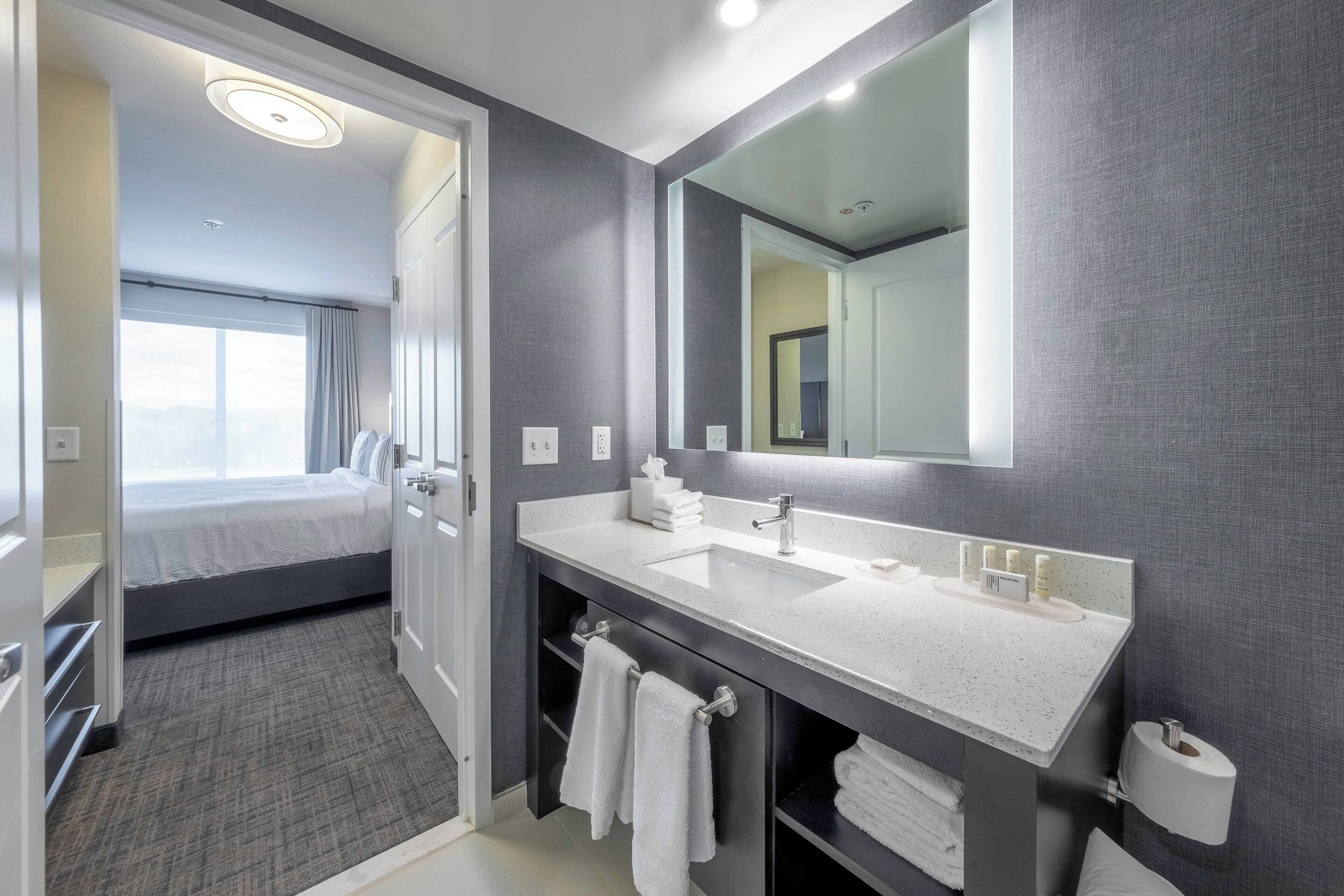 studio, 1 king bed with sofa bed | bathroom | shower, free toiletries, hair dryer, towels