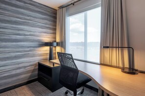 Estudio, 1 cama King size y sofá cama | Escritorio y espacio para trabajar con laptop 