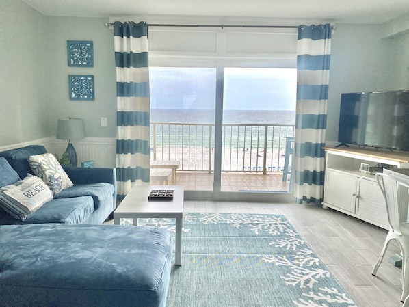 Smart TV, DVD player - ☀️Charming BEACHFRONT on the 6th floor. Sleeps 6. Includes beach chairs!☀️ #628 (Panama City)