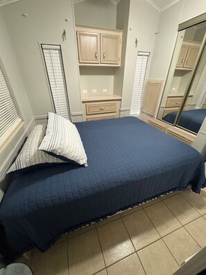 1 quarto, Wi-Fi de cortesia, roupa de cama